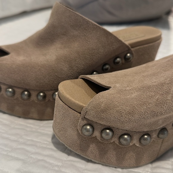 Light tan clog/mule - Picture 2 of 7